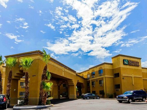 Comfort Inn & Suites Surprise Near Sun City West, Забронировать Отель Сан-Сити-Уэст штат Аризона