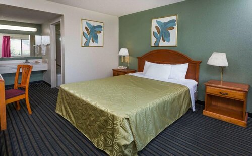 Days Inn by Wyndham in San Bernardino, Prenota Hotel San Bernardino California