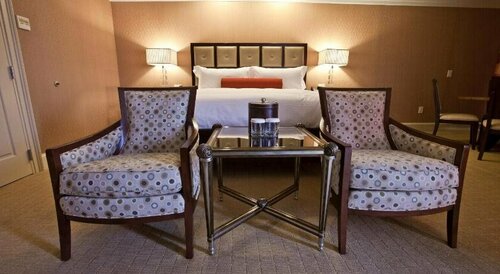 Town & Country Inn and Suites, Забронировать Отель West of the Ashley Charleston Area