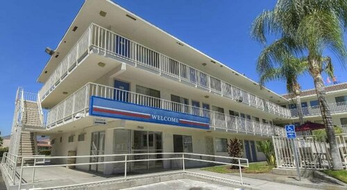 Motel 6 San Bernardino North, Book Motel Serrano Village Californien