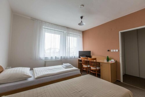 Penzion Karolina Lanškroun, Rezerwuj Hotel Hotele w Kraj hradecki z parkingiem, Parking