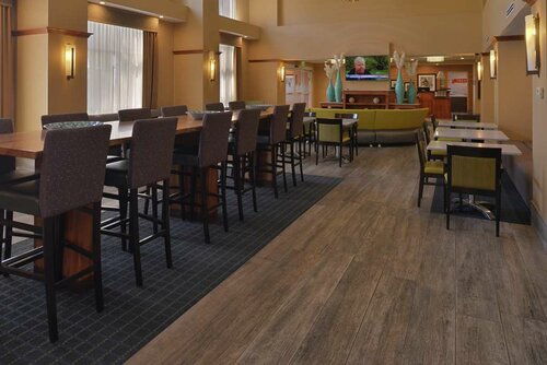 Hampton Inn and Suites Bakersfield North-Airport, Забронировать Отель Бейкерсфилд штат Калифорния