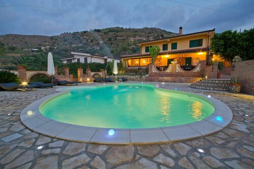 B&B La Collina Felice, Book Bed and Breakfast Hoteller i Reggio di Calabria med pool, Swimmingpool