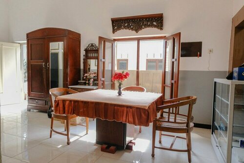 OYO 1028 Garuda Residence, Buchen Sie Hotel Punten Jawa Timur