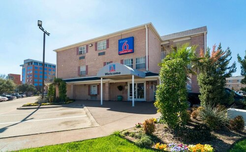 Plano Inn & Suites, Забронировать Отель Отели Плейно с парковкой, рядом с WellBridge Healthcare Greater Dallas, Парковка