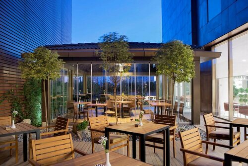 Hilton Garden Inn Istanbul Beylikduzu, Забронировать Отель Отели Эсеньюрт с бассейном, рядом с Ресторан быстрого питания "Макдональдс Бейликдюзю", Бассейн
