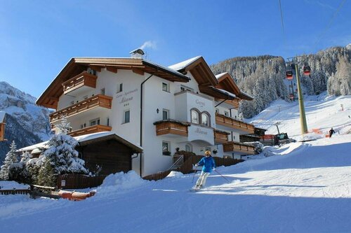 Garni Hotel Miara - Your Dolomites Home, Забронировать Отель Отели и гостиницы Сельва-ди-Валь-Гардена, рядом с Risaccia II, Отель