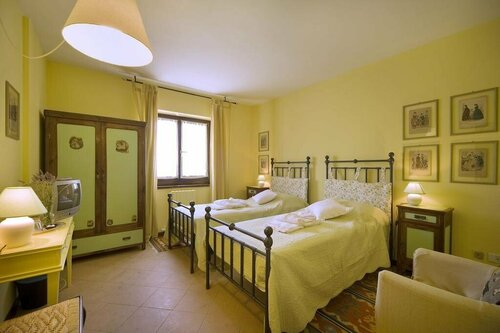 Montericco B&B, Забронировать Отель «постель и завтрак» Отели Неграр с бассейном, Бассейн