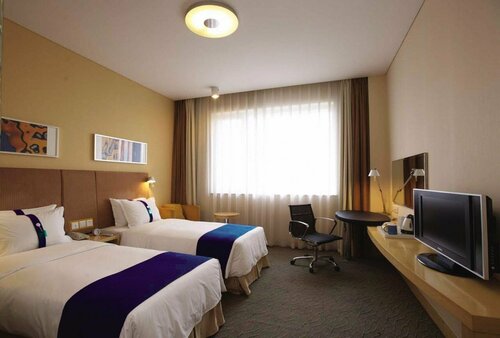 Holiday Inn Express Chifeng Hongshan by IHG, Rezervați Hotel Hoteluri în Chifeng cu mic dejun, Mic dejun