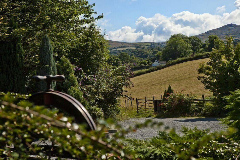 Coed Mawr Hall & Cottages