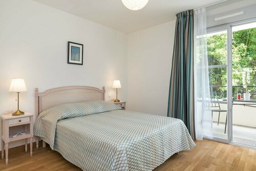 Home Médicis Les Petites Roches, Varaa Huoneistohotelli Apart-hotellit kohteessa Burgundi, Huoneistohotelli