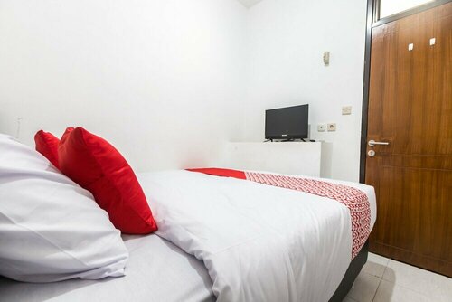 Feby Inn by OYO Rooms, Book Hotel Jakarta Jakarta Province