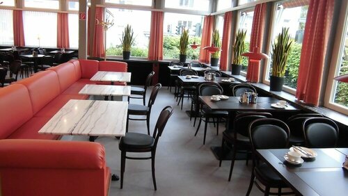 Hotel Böll Essen, Забронировать Отель Altenessen-Süd Эссен, рядом с Культурный центр и концертная площадка Zeche Carl