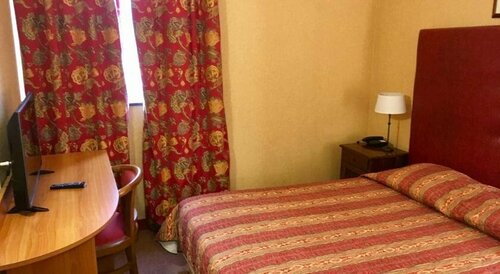 Les Hotels Dorele, Забронировать Отель Монтаржи Loiret, рядом с Lake of Closiers