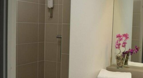 Hôtel De Guyenne 2*, Buchen Sie Hotel Talence Graves