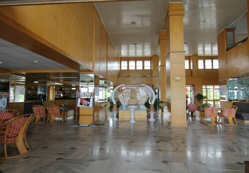 Hadthong Hotel, Rezervovat Hotel Hotely v Central Thailand s parkováním, Parkování