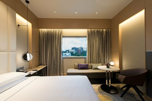 Vivanta Bengaluru Residency Road, Забронировать Отель Отели Бангалора с бассейном, рядом с Улица Бригейд-роуд, Бассейн