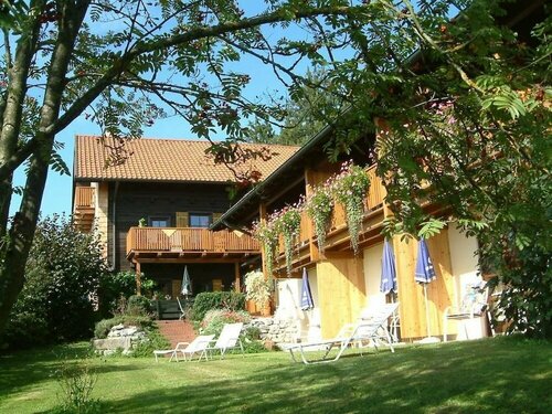 Pension St. Georg mit Moststüberl, Забронировать Гостевой дом Отели Бад-Грисбах с парковкой, Парковка
