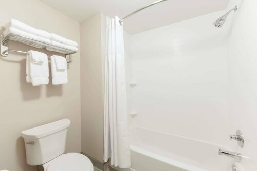 Quality Inn & Suites, Prenota Hotel Hotel a Oklahoma con parcheggio, Parcheggio