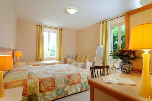 Le Logis Des Voyageurs, Book Hotel Hoteller i Rhône-Alps med parkering, Parkering