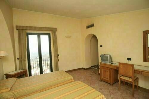 Hotel Belvedere, Забронировать Отель Отели Ольястра с парковкой, Парковка