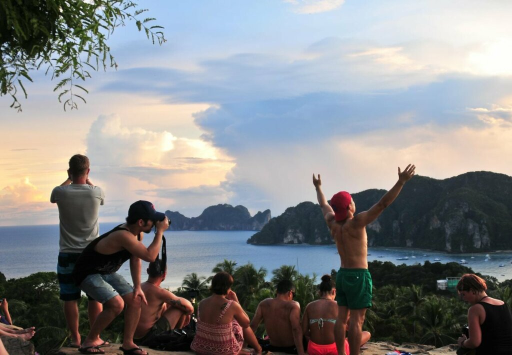 Phi Phi October House