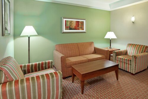 Holiday Inn Express & Suites Niagara Falls by IHG, Book Hotel Niagara Falls Ontario