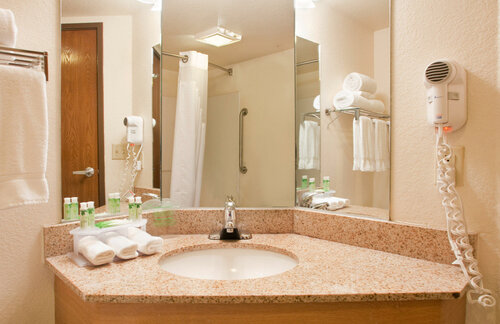Holiday Inn Express Hotel & Suites Branson 76 Central by IHG, Забронировать Отель Branson Theatre District Брэнсон
