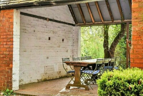 The Hollies, Book Hotel Lutterworth Leicestershire