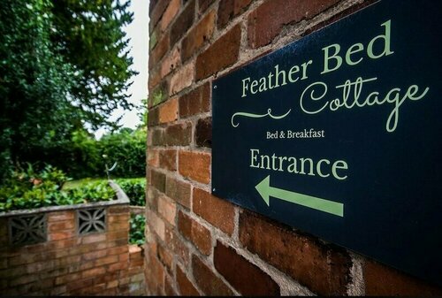 Feather Bed Cottage B&B, Book Bed and Breakfast Hoteller i Coventry med parkering, Parkering