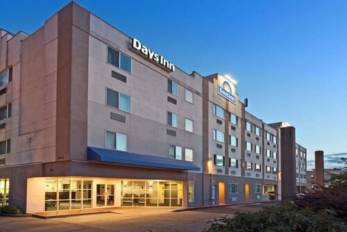 Days Inn by Wyndham Seatac Airport, Забронировать Отель Ситак Вашингтон, рядом с Поле для гольфа "Тайи"