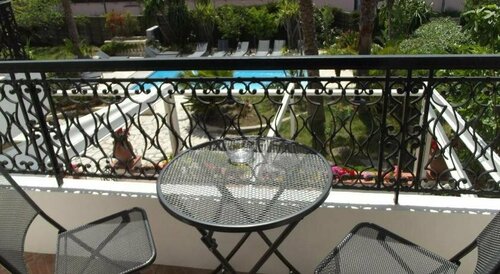 HOTEL LA QUIETUDE, Забронировать Отель Леp-Иссамбр Сен-Тропе залива