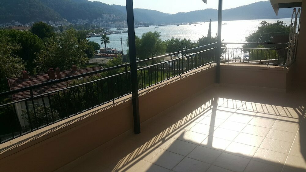 Cicek Hotel & Apartments