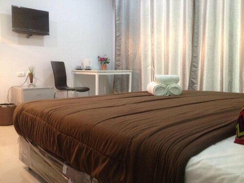 Ezy House Patong, Забронировать Отель Отели Карон Бича с парковкой, Парковка