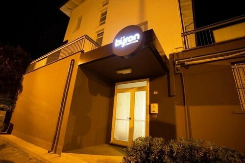 Hotel Byron, Забронировать Отель Отели Риччоне с парковкой, Парковка