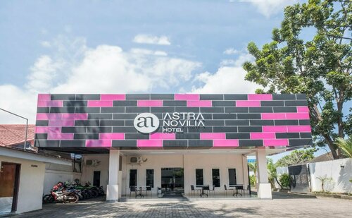 Capital O 94770 Hotel Astra Novilia, Rezervați Hotel Hoteluri în Sulawesi cu parcare, Parcare