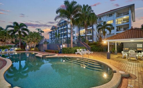 North Cove Waterfront Suites, Забронировать Апарт-отель Бизнес-отели Кэрнс, рядом с The Center of Contemporary Arts, 4* 5*