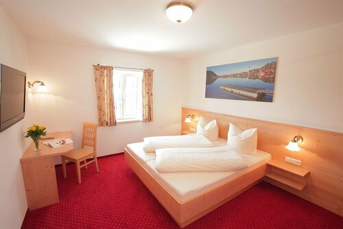 Pension Schweizerhaus Garni, Забронировать Гостевой дом Отели Баварии с парковкой, Парковка