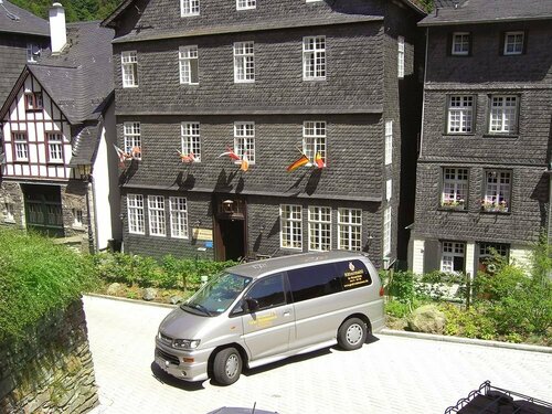 Hotel Graf Rolshausen, Забронировать Отель Отели в центре Моншау, в центре