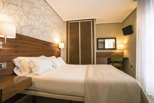 Hotel Piramide, Prenota Hotel Portonovo 
