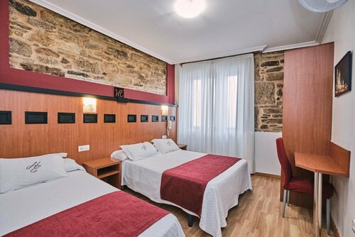 Hotel Entrecercas, Забронировать Отель Сантьяго-де-Компостела А-Корунья, рядом с A.C.E.M.
