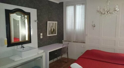 Hotel Le 5, Забронировать Отель Отели в центре Мартиг с завтраком, отели в центре Мартиг с завтраком