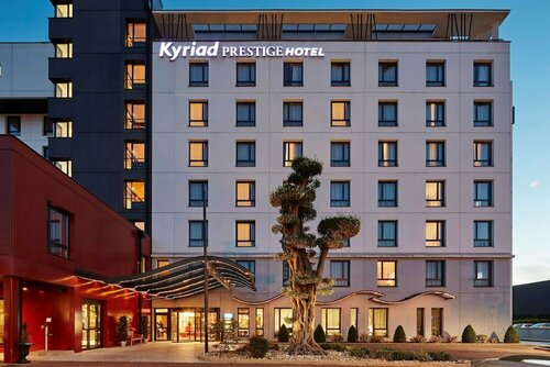 Kyriad Prestige Lyon Est - Saint Priest Eurexpo Hotel and Spa, Book Ferieresort Hoteller i Rhône-Alps med parkering, Parkering
