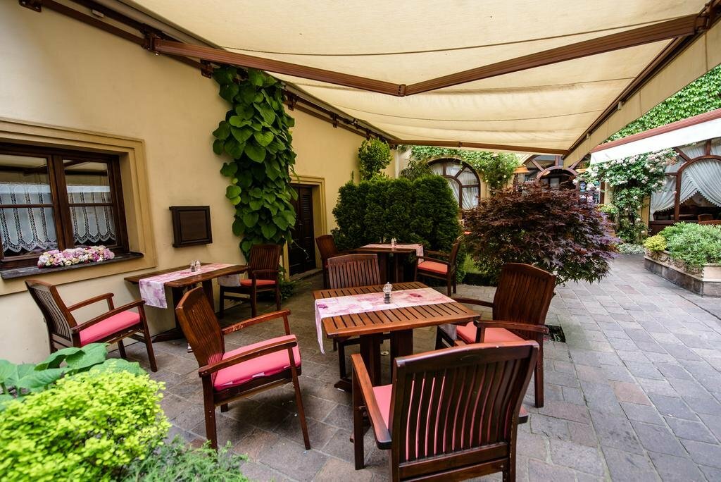 Octárna hotel a restaurant