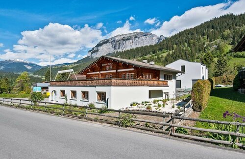 Hotel Ustria Parlatsch, Reserva ahora Hotel Hoteles en Surselva con aparcamiento, Aparcamiento