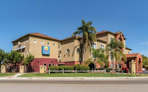 Days Inn by Wyndham Lathrop, Rezerwuj Hotel Hotele w Lathrop z Parkingiem, Parking