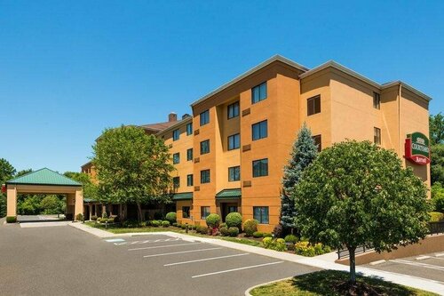 Courtyard by Marriott Danbury, Забронировать Отель Данбери штат Коннектикут