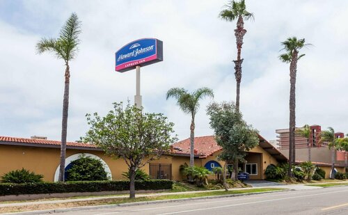 Howard Johnson by Wyndham National City/San Diego South, Забронировать Отель Нешнел-Сити San Diego Metropolitan Area