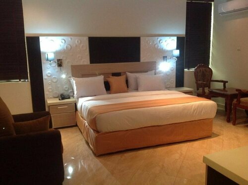 De Meros Hotel and Suites, Varaa Hotelli Hotellit Agidingbi uima-altaalla, Uima-allas