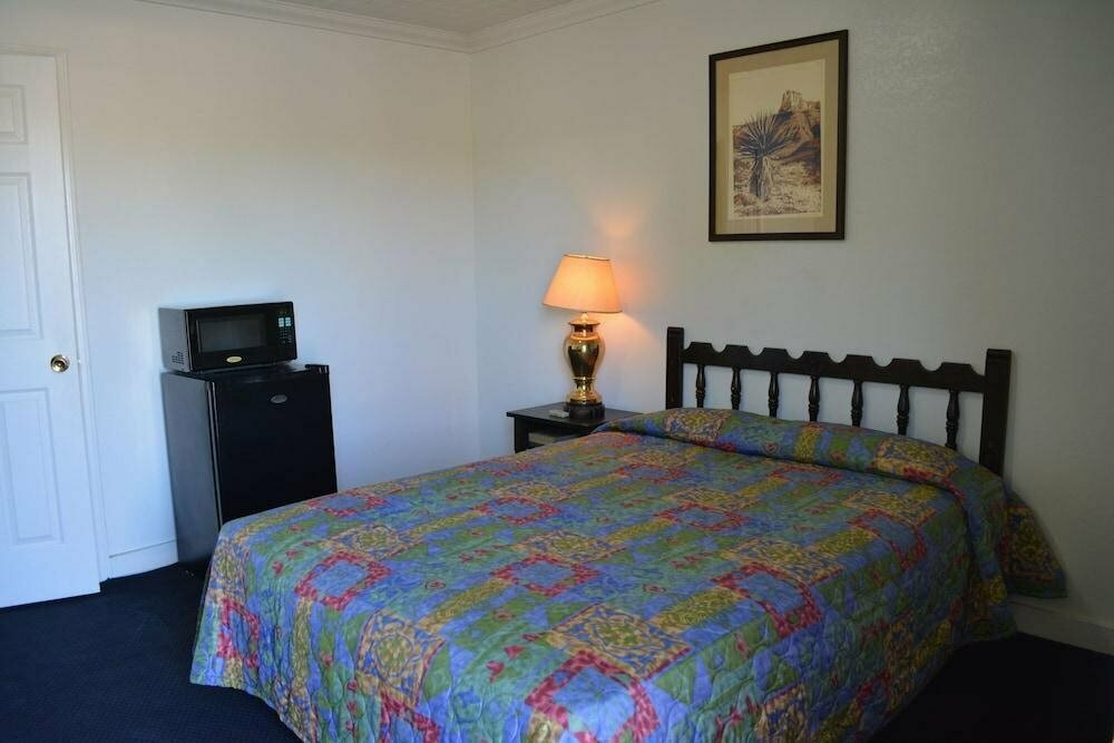 Delux Inn